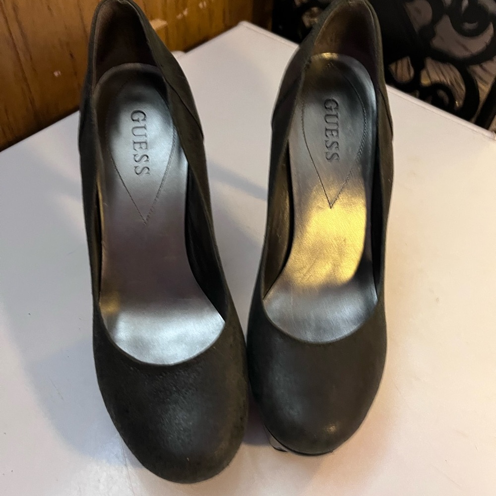 Guess shoe, gentle wore size 9